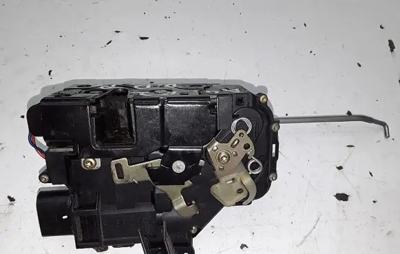 Audi A4 S4 B6 8E 8H Front door lock 4B1837015G