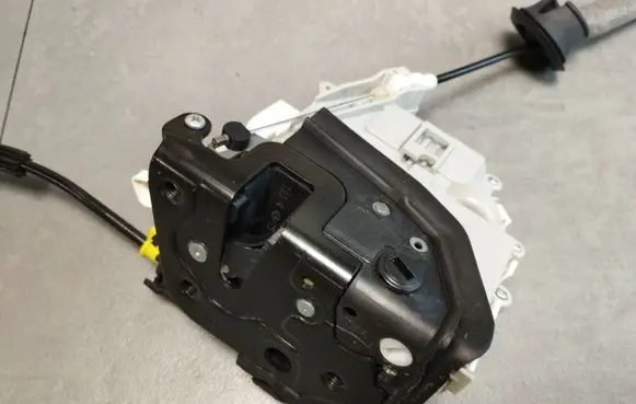 Audi A5 Sportback 8TA Rear door lock 8K0839016H