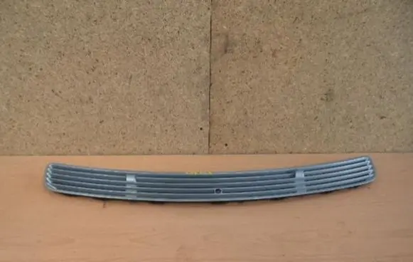 Mercedes-Benz C W203 Front bumper upper radiator grill