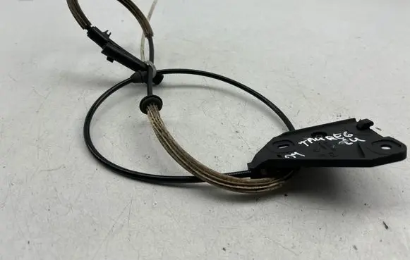 Volkswagen Touareg I Engine bonnet (hood) release handle 