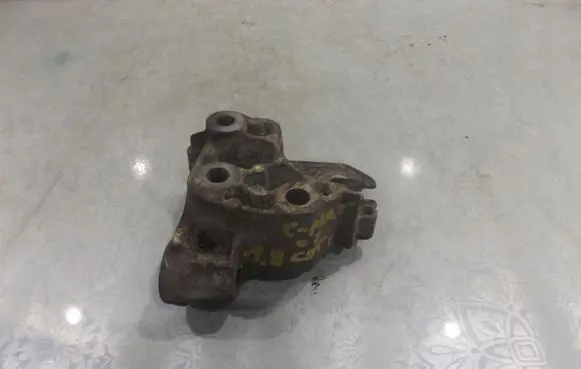 Ford C-MAX I Engine mounting bracket
