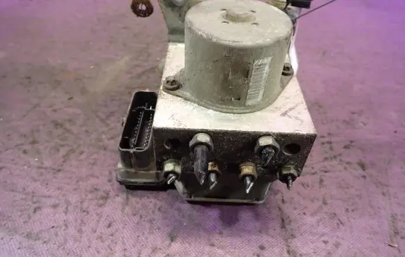 Ford Mondeo MK IV ABS Pump 9G91-2C405-AA