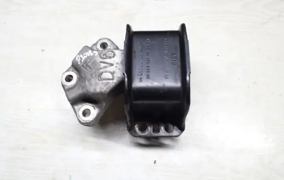 Peugeot 3008 I Engine mount bracket 9636270080 9636583980 9635845880