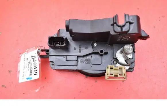 Opel Vectra C Front door lock 13157762GQ