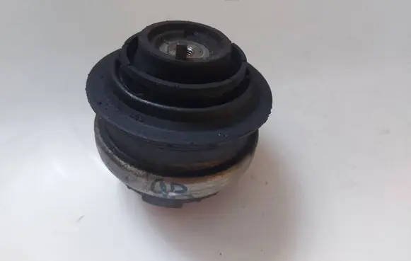 Mercedes-Benz CLK A209 C209 Engine mount bracket 233000932