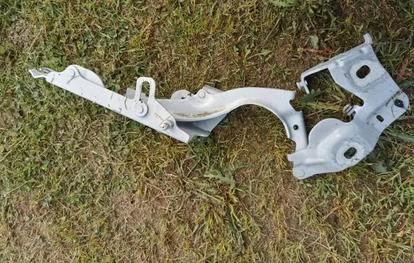 BMW 2 F46 Engine bonnet/hood hinges 7300522 ES03