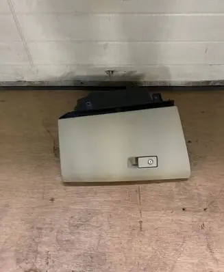 Volvo XC60 Glove box