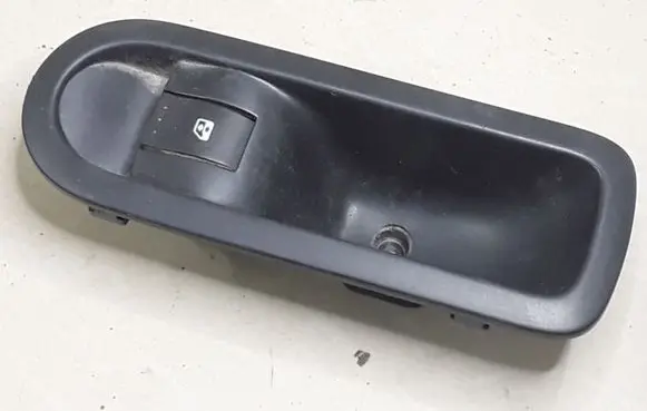 Renault Megane II Electric window control switch 156015540