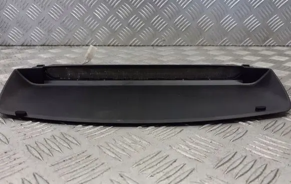 Nissan Primera Third/center stoplight 270282