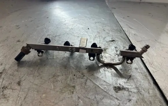 Volkswagen PASSAT B6 Fuel main line pipe 03C133317A