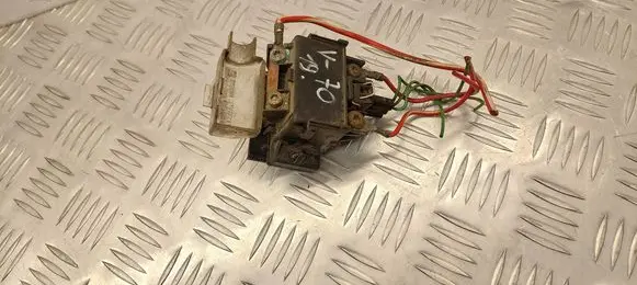 Volvo S70 V70 V70 XC Glow plug pre-heat relay 9162929