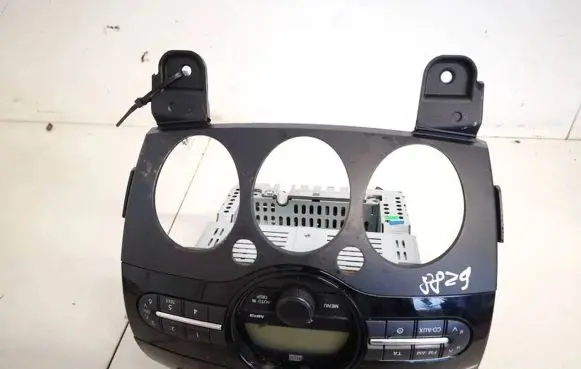 Mazda 2 Radio/CD/DVD/GPS head unit dl4066ar0 14797426