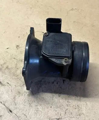 Audi A6 S6 C5 4B Mass air flow meter 06A906461B AFH6010C