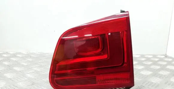 Volkswagen Tiguan Tailgate rear/tail lights 5N0945310