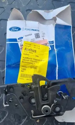 Ford Kuga II Engine bonnet/hood lock/catch 5236243
