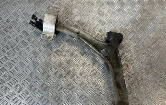 Infiniti Q30 Front lower control arm/wishbone