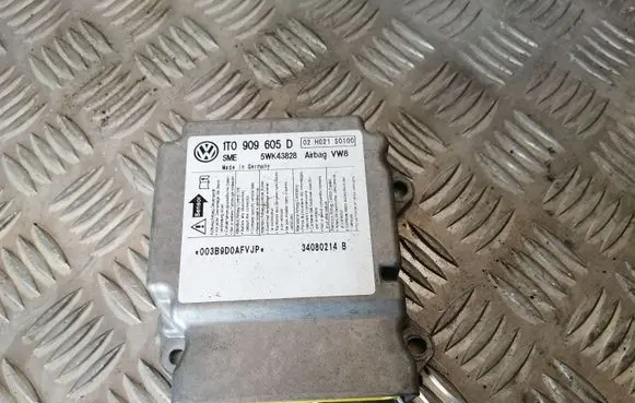 Volkswagen Touran I Airbag control unit/module 1T0909605D