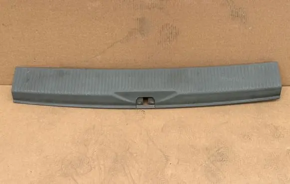 Volkswagen Multivan T5 Rear sill (body part) 7H5864585