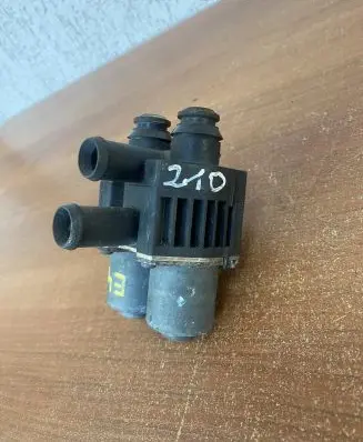 Mercedes-Benz E W210 Coolant heater control valve 0018307884 E400