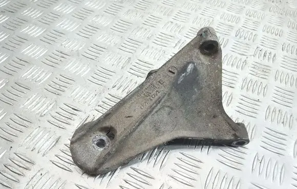 Volvo S70 V70 V70 XC Engine mounting bracket