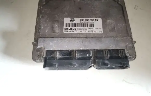 Skoda Fabia Mk1 (6Y) Engine control unit/module 03E906033AN 5WP44234