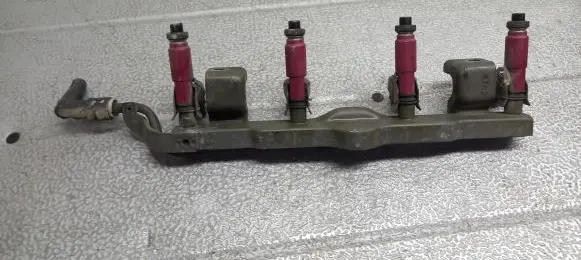 Mazda 3 I Fuel injector supply line/pipe 