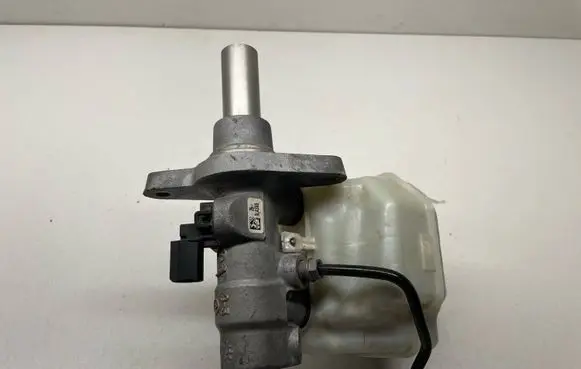 Volkswagen Tiguan Master brake cylinder 3C1611301
