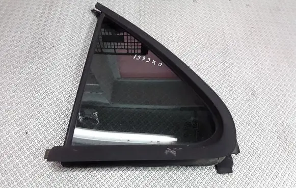 KIA Sorento Rear vent window glass 