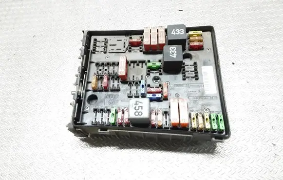 Volkswagen Golf V Fuse module 1K0937124K