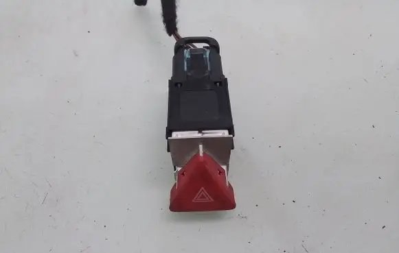 Volkswagen PASSAT B6 Hazard light switch