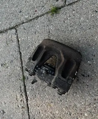 Front brake caliper