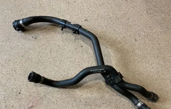 BMW iX Engine coolant pipe/hose 8833639 8833638
