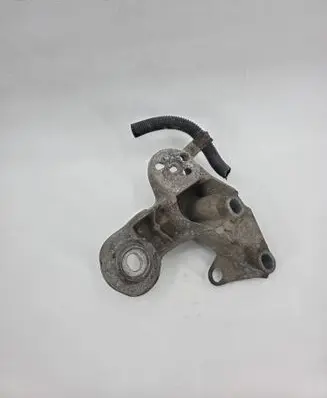 Audi A4 S4 B7 8E 8H Engine mounting bracket 8e0199352f