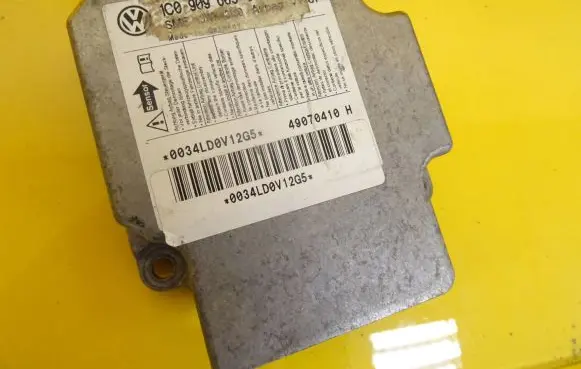 Volkswagen PASSAT B5 Airbag control unit/module 1C0909605C