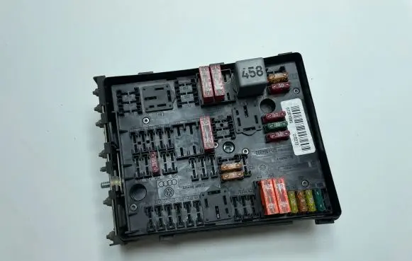Volkswagen PASSAT B6 Fuse module 1K0937124K