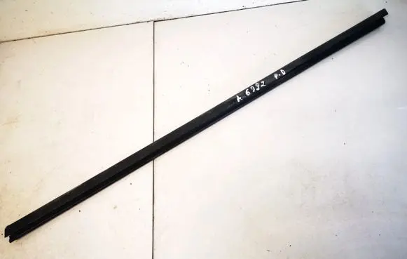 Opel Corsa E Front door glass trim molding 