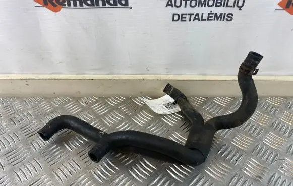 Volkswagen PASSAT B6 Engine coolant pipe/hose
