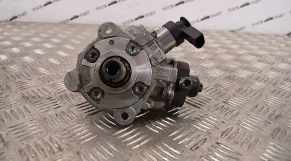 BMW 5 F10 F11 Fuel injection high pressure pump 7810696