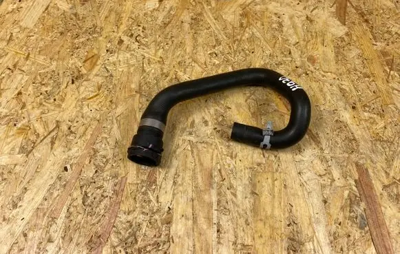 Volvo V60 Engine coolant pipe/hose 31686011