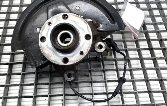 Dacia Logan II Front wheel hub spindle knuckle 