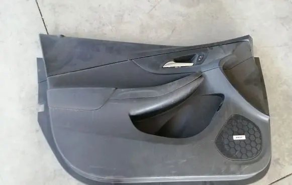 Chevrolet Volt II Front door card panel trim 84116323