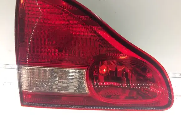 Toyota Avensis Verso Tailgate rear/tail lights