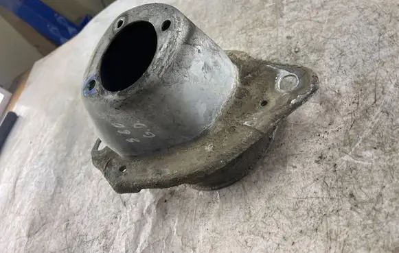Volvo S60 Front shock absorber mounting bracket 