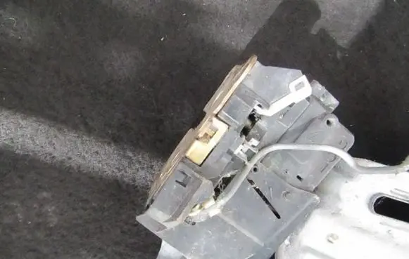 Renault Laguna I Front door lock