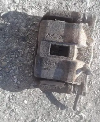 Honda FR-V Front brake caliper