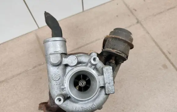 Audi A2 Turbo 045145701E