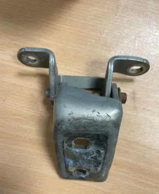 Opel Insignia A Rear door lower hinge A046574 2441