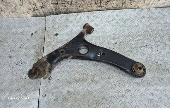 Toyota RAV 4 (XA20) Front lower control arm/wishbone