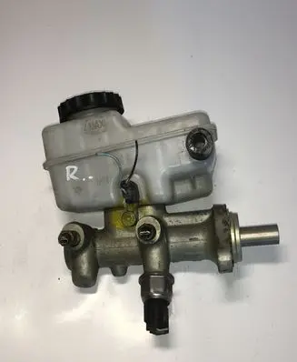 Master brake cylinder