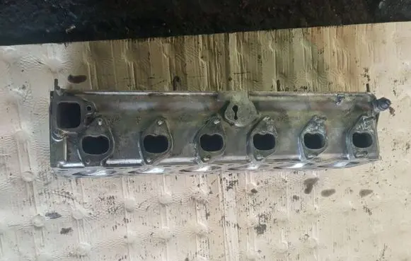 BMW 7 E32 Engine head 1277358